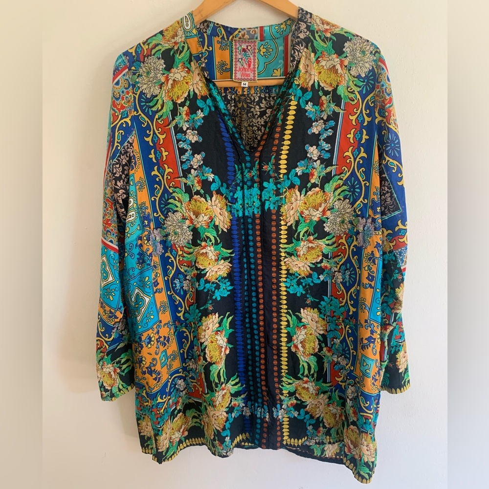 JOHNNY WAS Floral Print Long Sleeves V-neck Rayon Tunic Top Blouse Size M